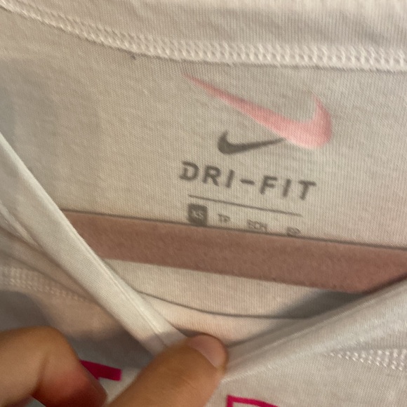 🟢10/$10 - Nike top - Picture 2 of 3